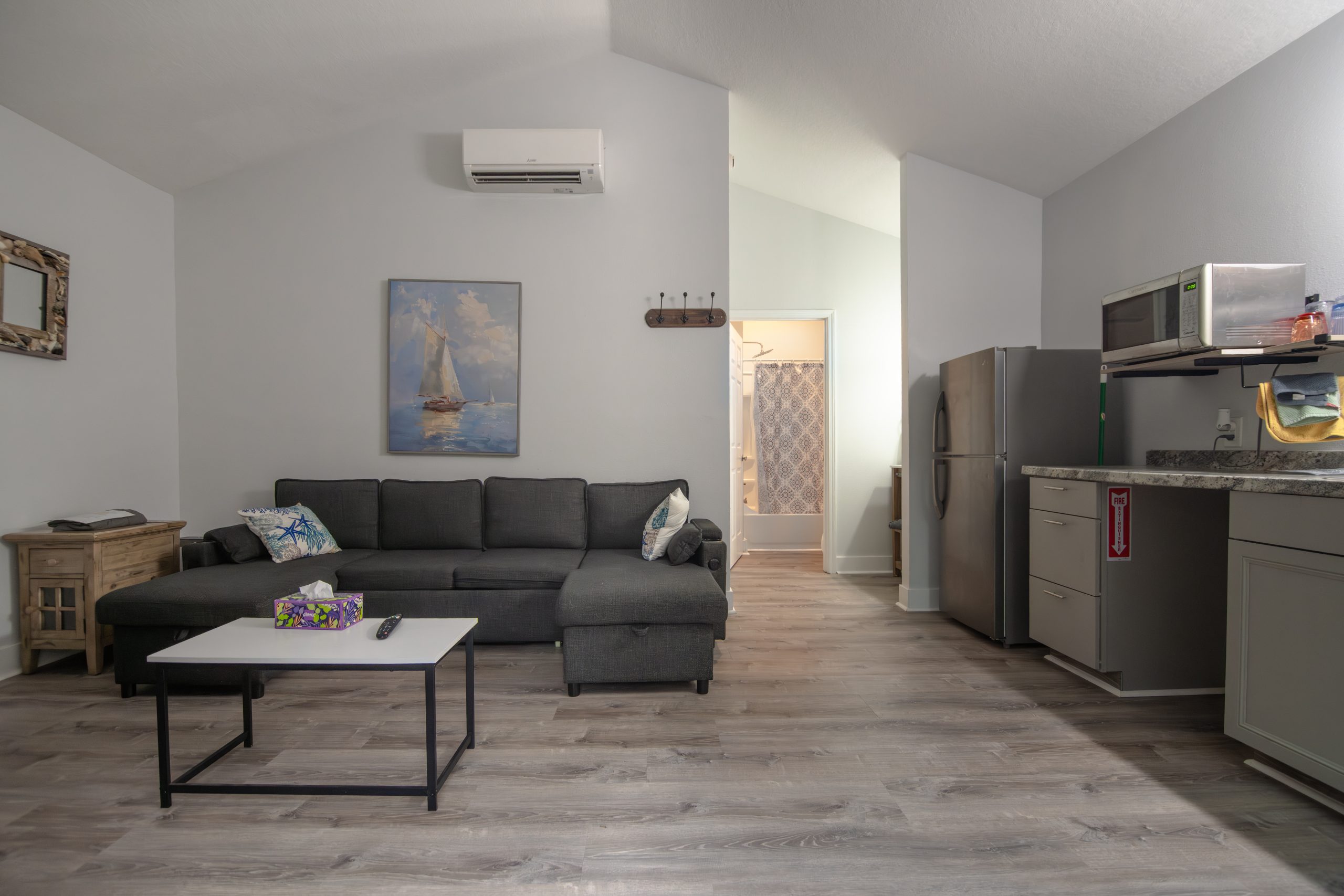 The Sea Cottages' cottage one-bedroom living space.